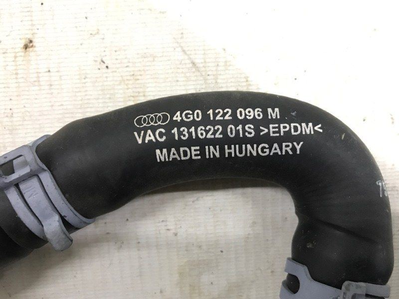 Патрубок системы охлаждения 4G0122096M Audi A6