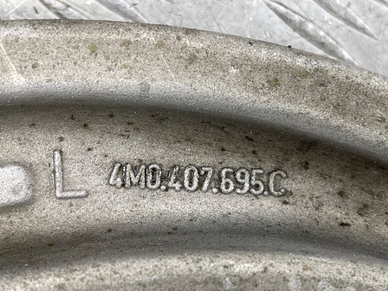 Рычаг передней подвески поперечный нижний 4M0407695C Audi Q7