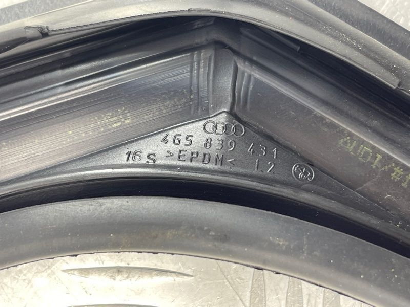 Направляющая стекла двери 4G5839431 Audi A6