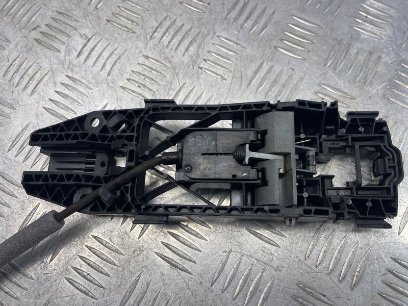 Кронштейн ручки 5N0839885H Volkswagen Touareg