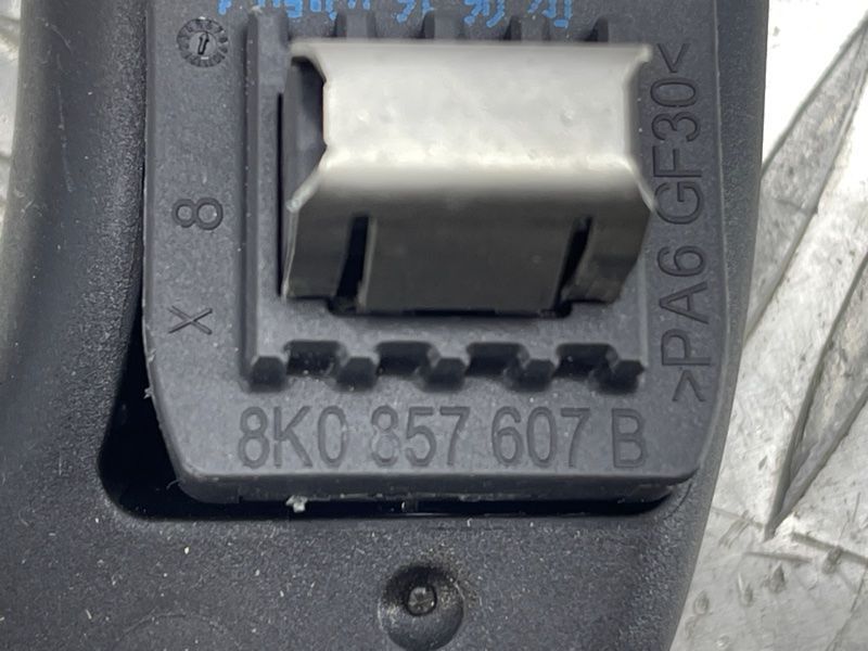 Ручка стелі салону 8K0857607B Audi A6