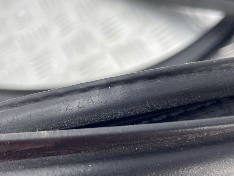Ущільнювач дверей 32245061 Volvo XC60