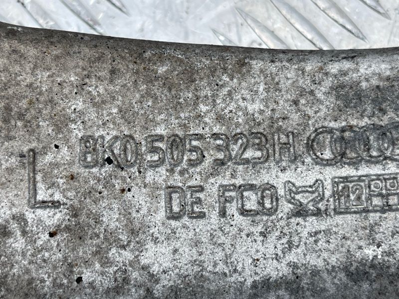 Важіль задньої підвіски поперечний верхній лівий 8K0505323H Audi A6 Audi A4, Audi A4 Allroad, Audi A5, Audi A6, Audi A7, Audi A8, Audi Q5, Audi RS5, Audi RS7, Audi S4, Audi S5, Audi S6, Audi S7, Audi S8, Audi SQ5