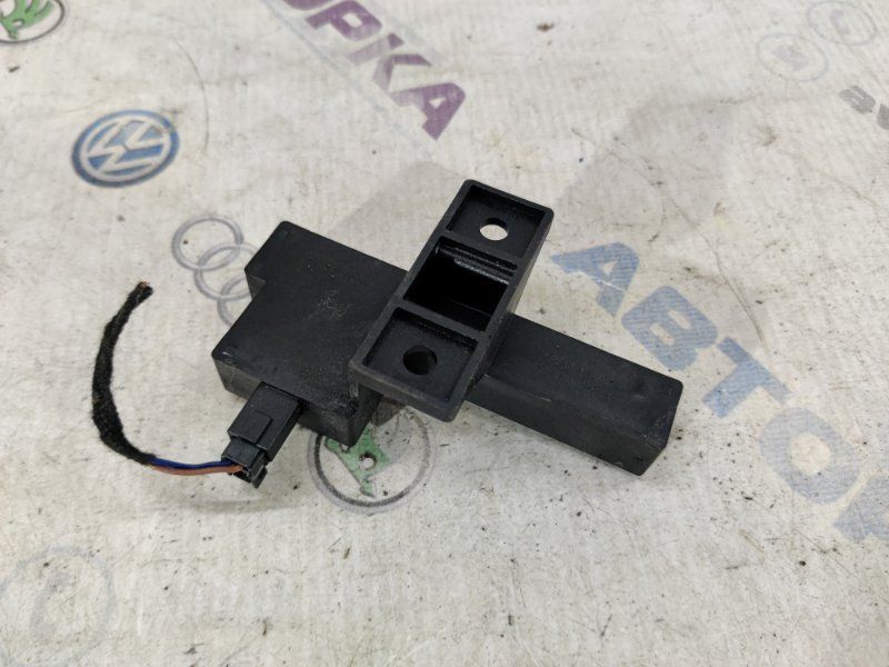 Антена безключового доступу (KESSY) 8K0907247 Audi A7 Audi A4, Audi A4 Allroad, Audi A5, Audi A6, Audi A7, Audi A8, Audi Q5, Audi RS5, Audi RS7, Audi S4, Audi S5, Audi S6, Audi S7, Audi S8, Audi SQ5
