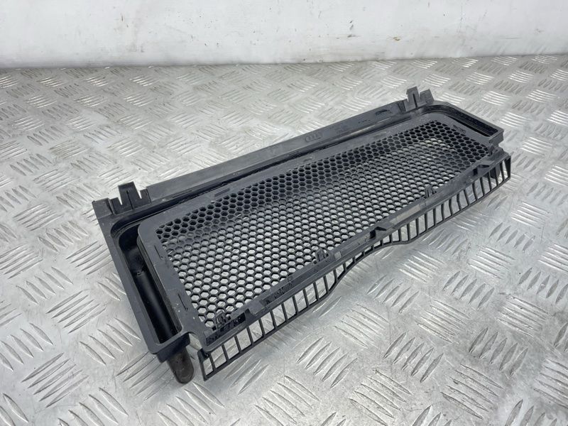 Накладка жабо 4M1819154 Audi Q7