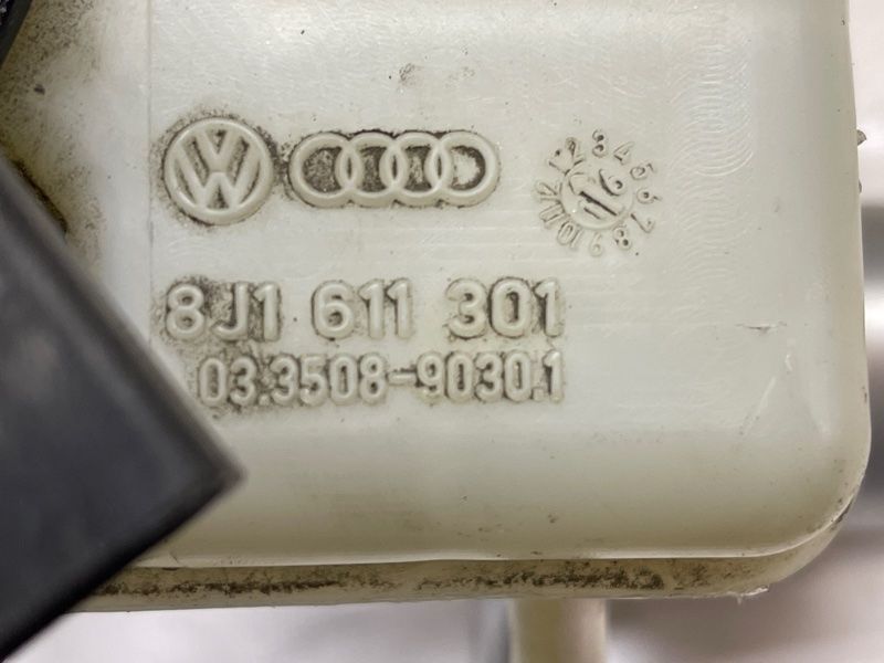 Бачок гидроусилителя 8J1611301 Audi Q3
