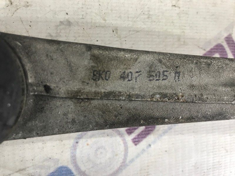 Важіль передньої підвіски верхній 8K0407505M Audi A6