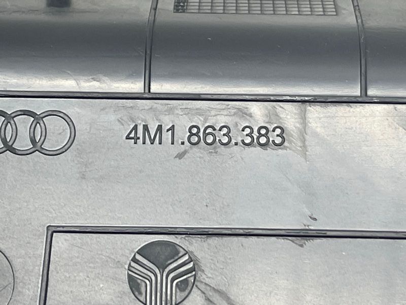 Отсек центральной консоли для хранения 4M18633834PK Audi Q7 Audi Q7