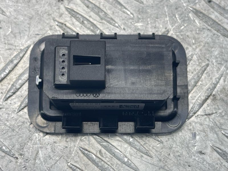 Кнопка закриття дверей багажника 4G0959831B5PR Audi A6
