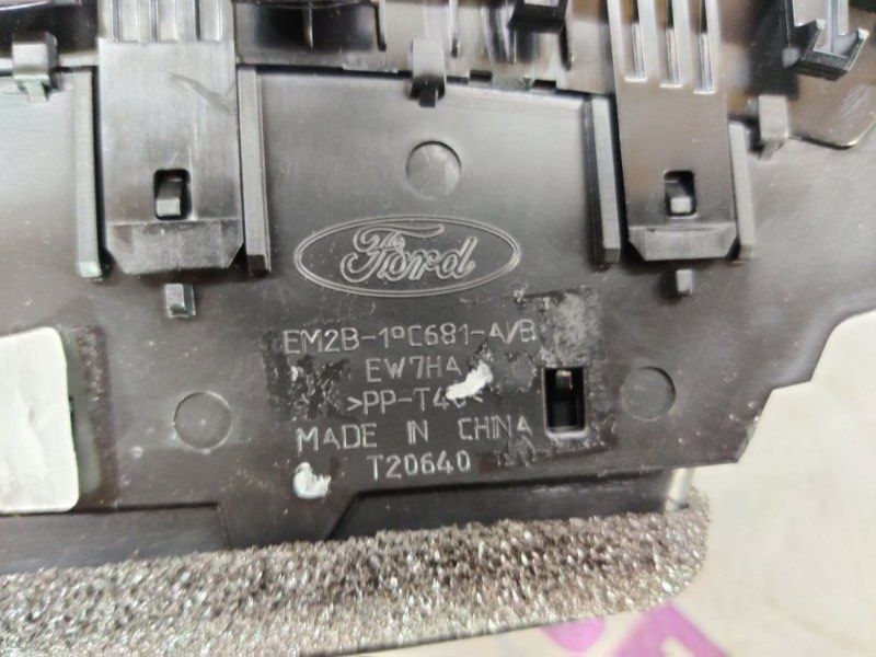 Дефлектор воздуховода EM2B19C681A Ford Edge