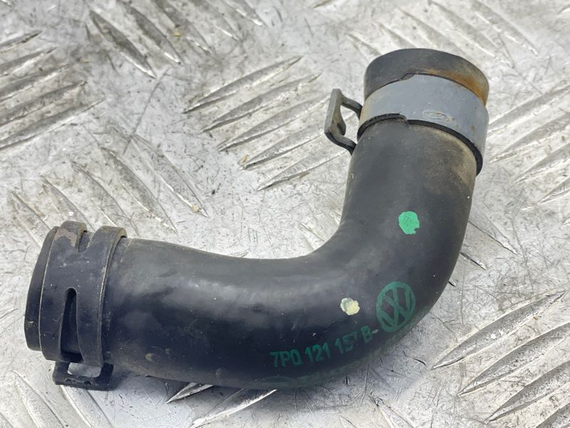Патрубок системи охолодження 7P0121157B Volkswagen Touareg