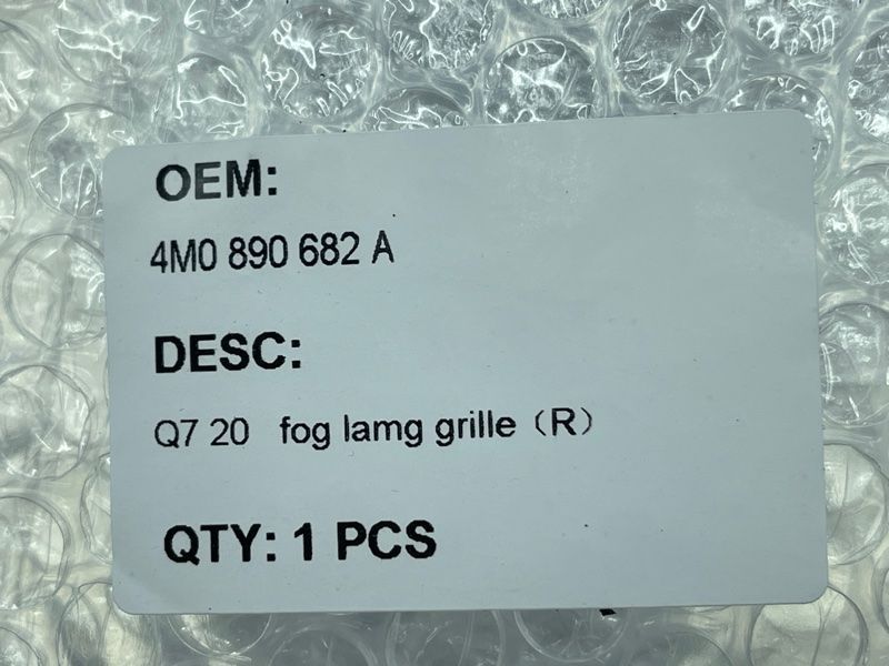 Решітка повітрозабірника бампера 4M0890682A Audi Q7