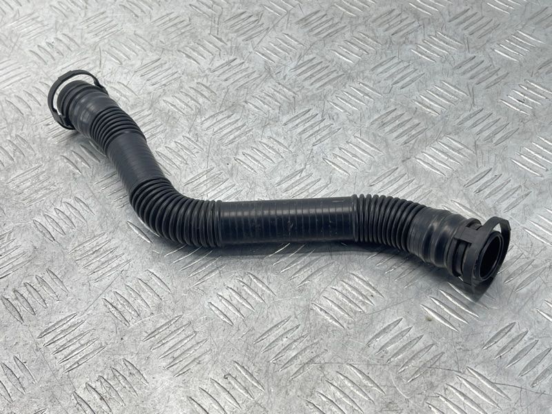 Трубка соединительная 4M0133889F Audi Q7