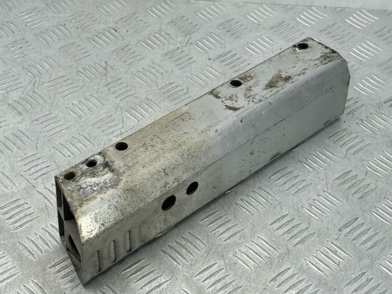 Кронштейн підсилювача бампера 8K0807332A Audi A4