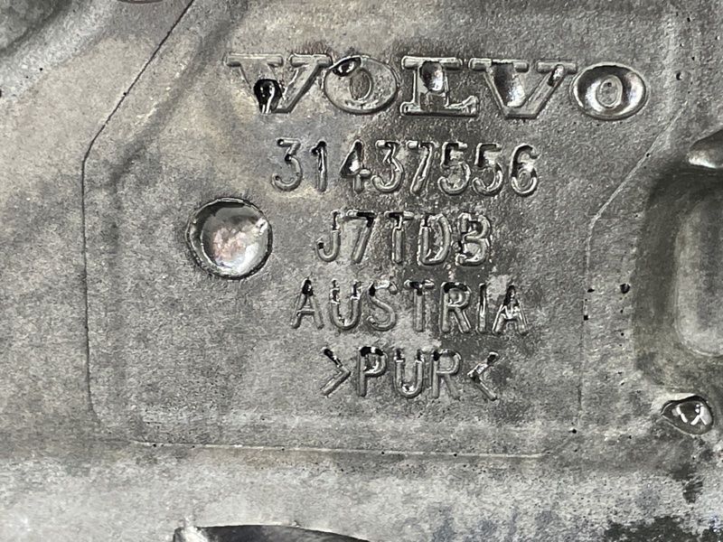 Накладка двигателя 31437556 Volvo XC90