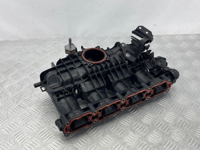 Коллектор впускной Volkswagen Passat