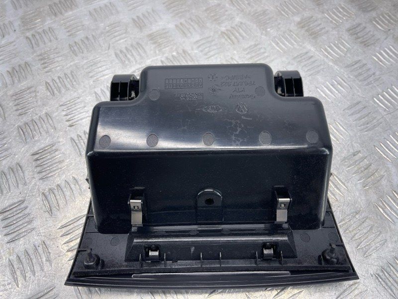 Бардачок / Вещевой ящик 7P6857922G81U Volkswagen Touareg