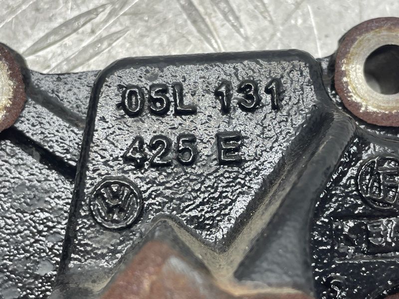 Кронштейн каталізатора 05L131425E Audi A6