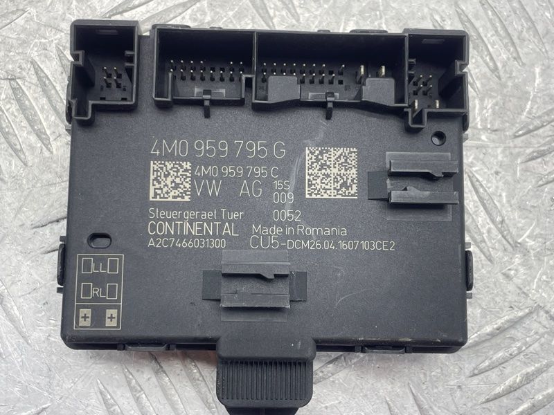 Блок управления двери 4M0959795G Audi Q7