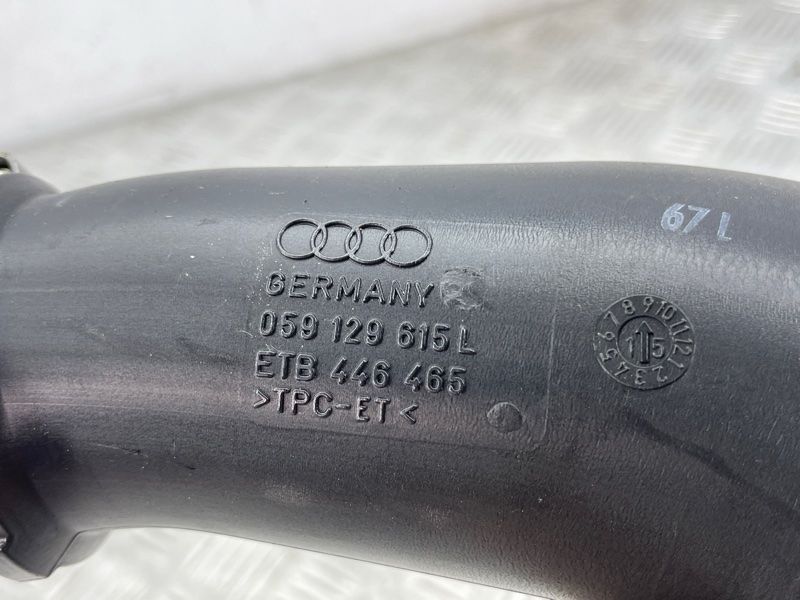 Патрубок повітряного фільтра 059129615L Audi A7