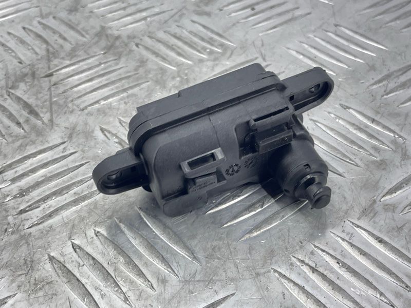 Замок лючка топливного бака 8V4862159B Audi Q5