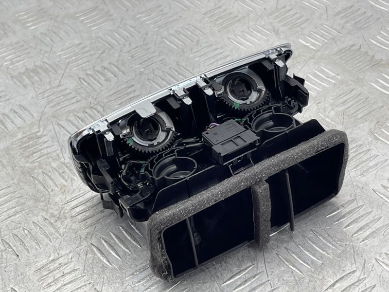Дефлектор воздуховода центральный 4G0819203C6PS Audi A6