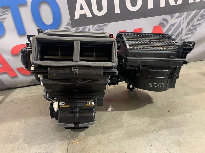 Корпус пічки в зборі k2gh19b555be Ford Edge