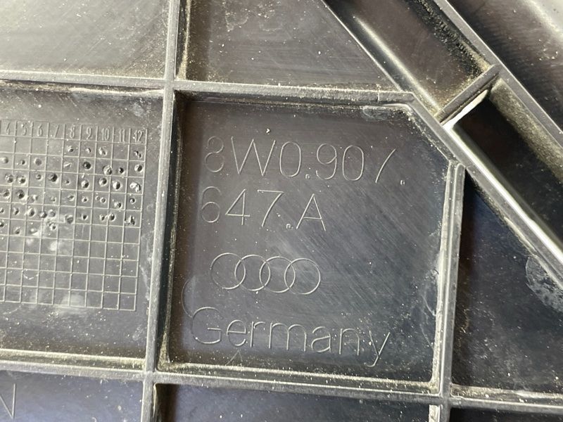 Кріплення блоку керування 8W0907647A Audi A4