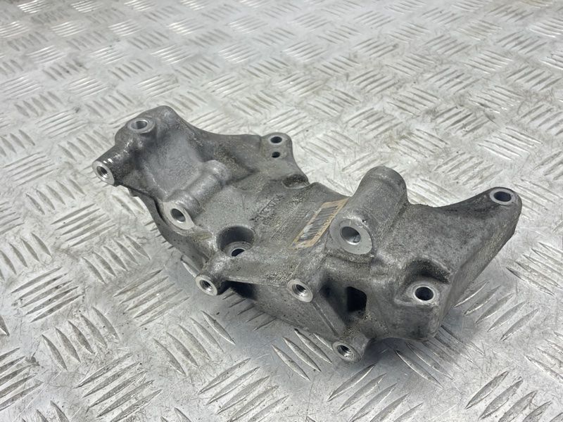Кронштейн генератора 31430704 Volvo XC90