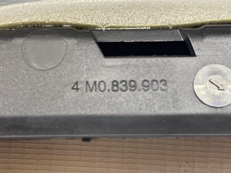 Накладка двери 4M0839903 Audi Q7