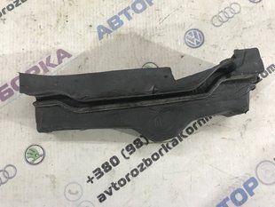 Уплотнитель крыла 4G0823721 Audi A6