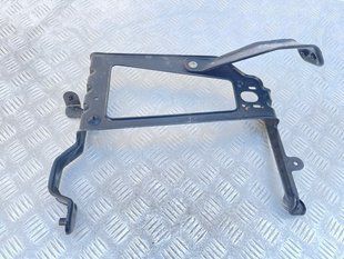Кронштейн додаткового радіатора ОР 4M0121261R Audi Q7