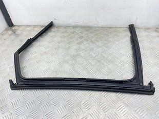 Направляюча скла дверей 8W9839440C Audi A4 Allroad