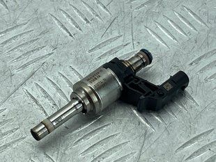 Паливна форсунка 04E906036AL Volkswagen Jetta