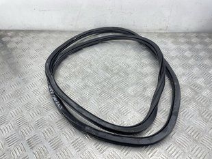 Уплотнитель двери 8R0831721F Audi Q5