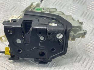 Замок задней двери 4G0839016D Audi Q7