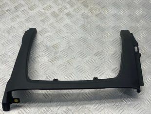 Накладка торпедо 4H1857927A24A Audi A8