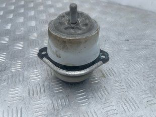 Опора / подушка двигуна 7L8199131A Audi Q7