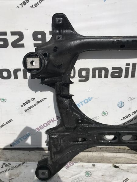 Подрамник передний 7L0400025 Audi Q7