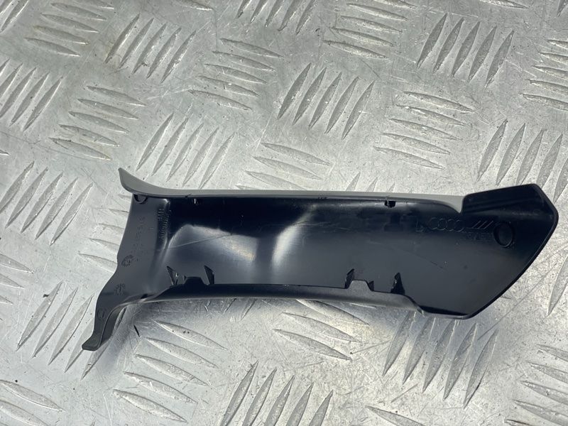Накладка петли багажника 8W9827279A Audi A4 Allroad