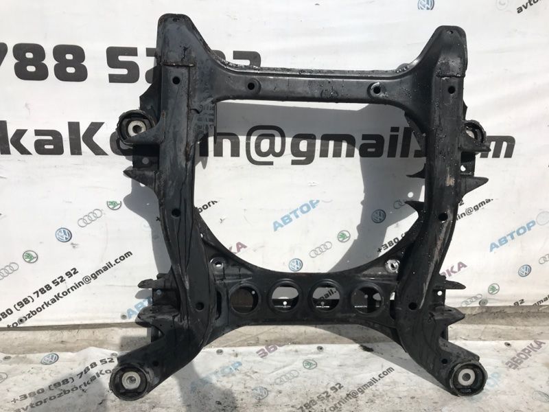 Подрамник передний 7L0400025 Audi Q7