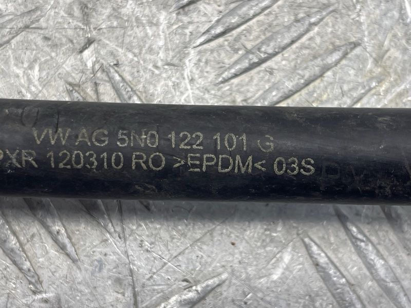Патрубок 5N0122101G Volkswagen Tiguan