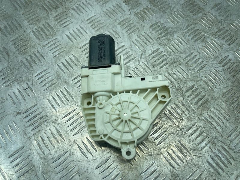 Мотор склопідйомника 8K0959802A Audi A4 Allroad