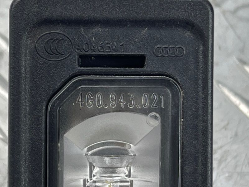 Світлодіодна підсвітка номерного знака 4G0943021 Audi A6 Audi A3 Sportback e-tron, Audi A3, Audi A4, Audi A4 Allroad, Audi A5, Audi A6, Audi A7, Audi Q3, Audi Q5, Audi Q7, Audi RS5, Audi RS7, Audi S3, Audi S4, Audi S5, Audi S6, Audi S7, Audi SQ5, Audi TT, Audi TT RS, Audi TTS