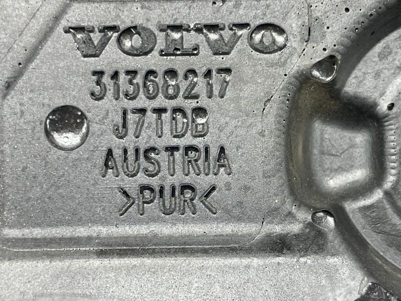 Накладка двигателя 31368217 Volvo XC90