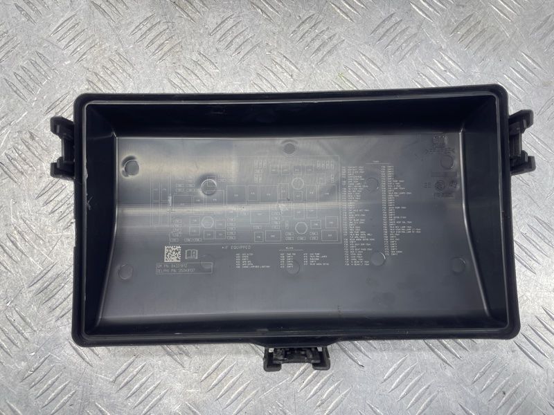 Крышка блока предохранителей 812461952 Chevrolet Colorado
