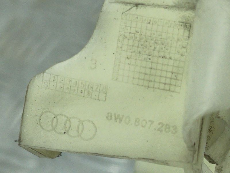 Направляюча переднього бампера 8W0807283 Audi A4
