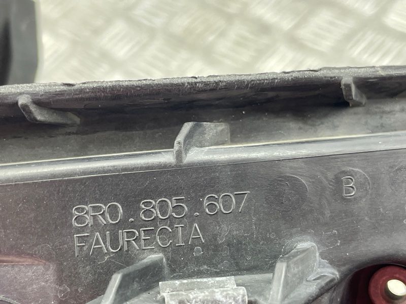 Кронштейн / Крепление фары 8R0805607B Audi Q5