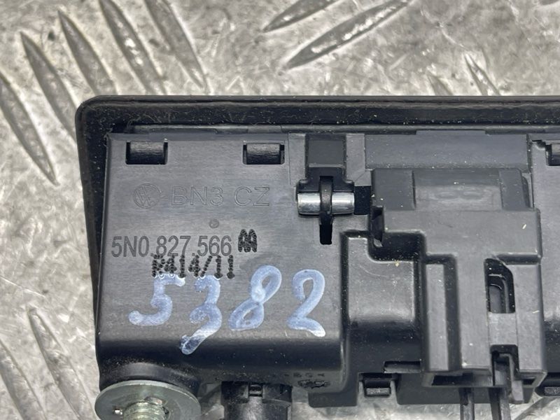 Кнопка замка кришки багажника з камерою 5N0827566AA Audi A6