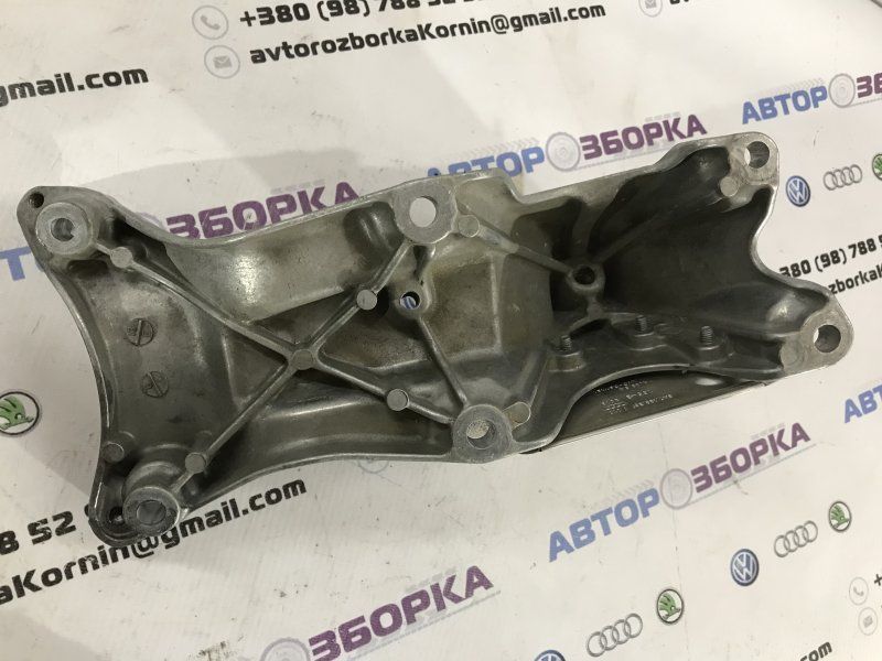 Опора / кронштейн двигуна 4G0199307H Audi A7
